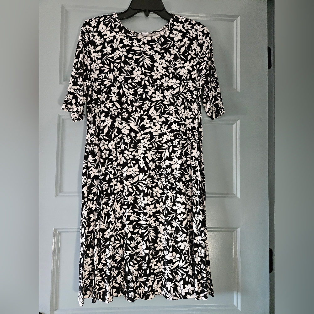 Ladies medium Knee length dress Old navy 95 rayon 5 spandex
